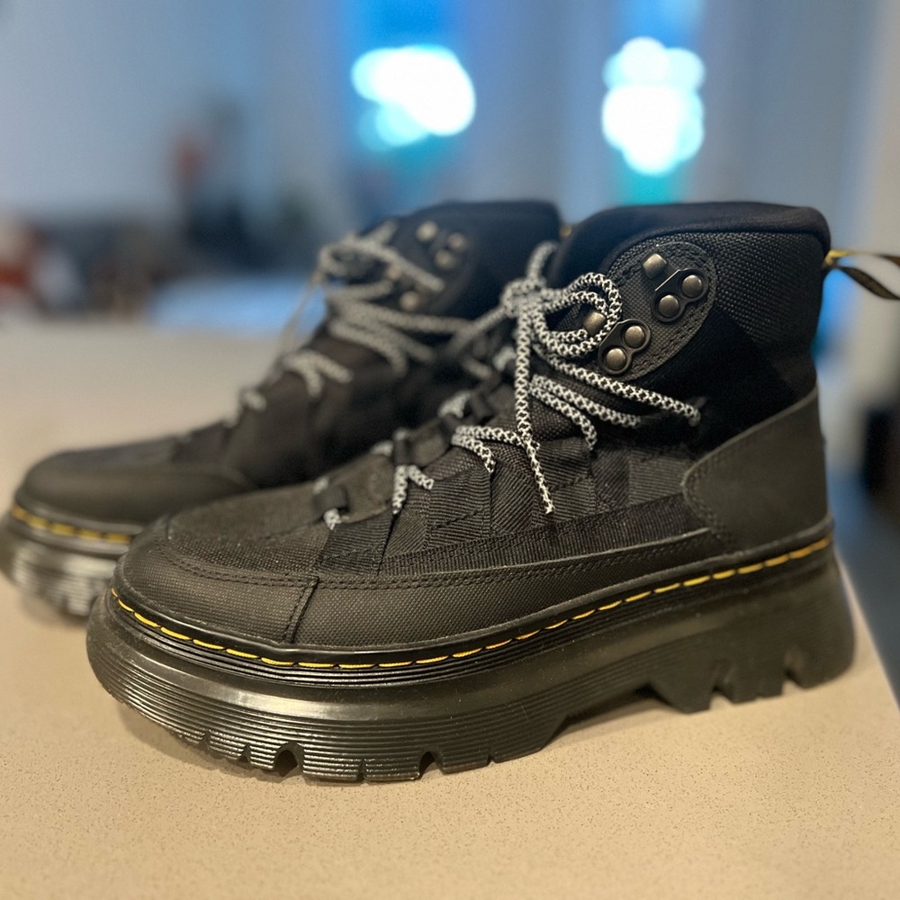 Selling this boots I have never used. Only wear them once.
